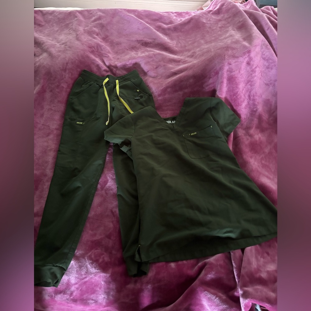 Green Dolan scrubs xxs